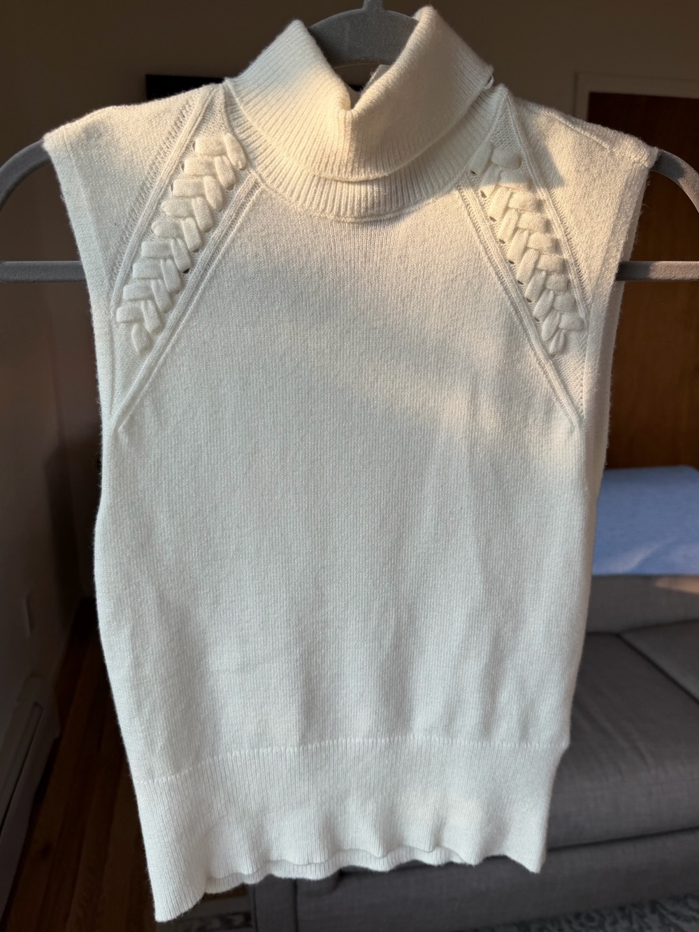 Ellen Tracy Sleeveless White Cream Turtleneck with Braided Shoulder Size XS